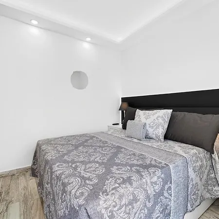 Feriehus Oceanview Paradise 2br: High-speed Wifi & Office | Walk To & Restaurants Costa Adeje (Tenerife)