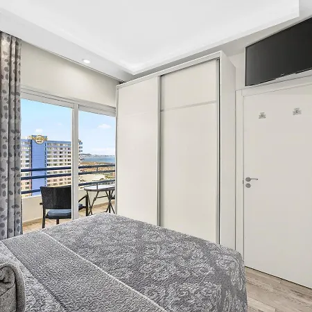Oceanview Paradise 2br: High-speed Wifi & Office | Walk To & Restaurants Feriehus