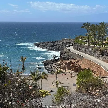 Feriehus Oceanview Paradise 2br: High-speed Wifi & Office | Walk To & Restaurants Costa Adeje (Tenerife)